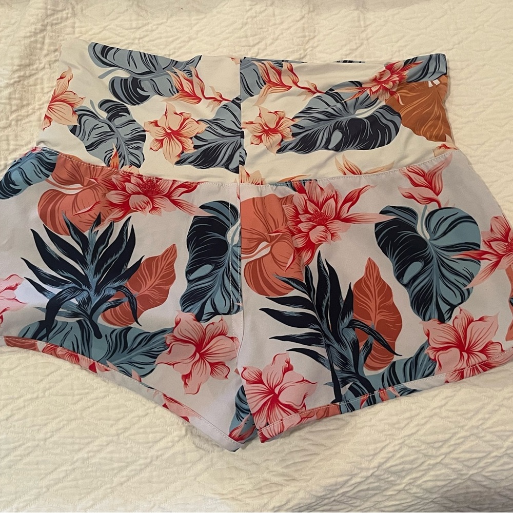 Floral Roxy Shorts!🩵 - Picture 2 of 3